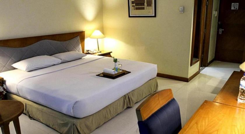 Makassar Golden Hotel Exterior photo